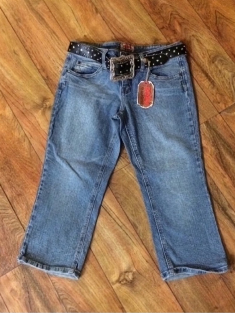 New With Tags Beautiful Capri Jeans with Cross Pockets & Studded Black Belt